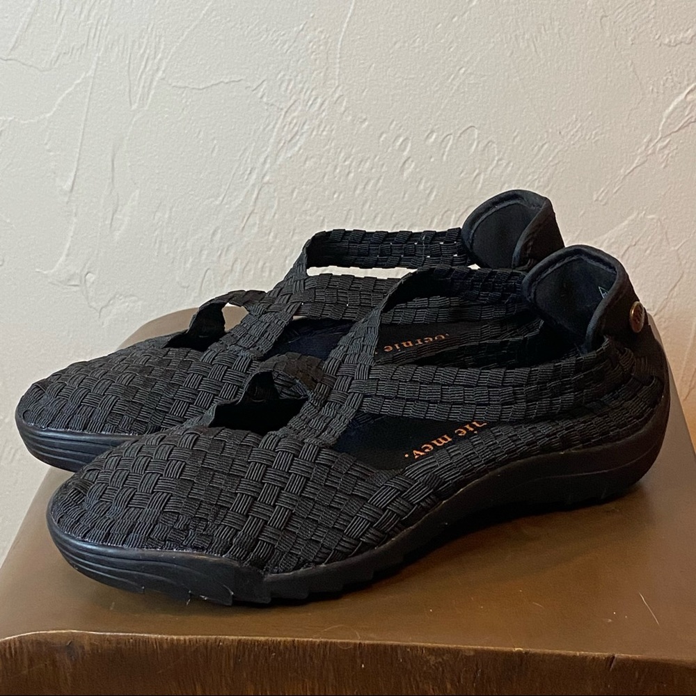 Bernie Mev. never worn shoes